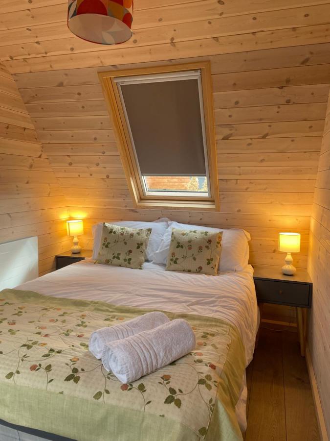 Hedgehog Glamping Pod School House Farm Hotel Leighton  Exterior foto